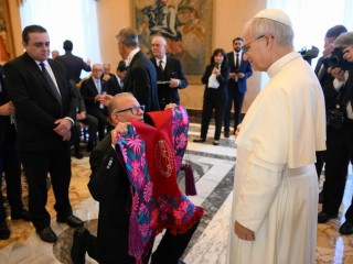 Đức Thánh Cha Lêô XI tiếp kiến các thành viên của Liên đoàn Y khoa Latinh Ibero-Mỹ và Caribe (CONFEMEL) tại Vatican (Ảnh: Truyền thông Vatican)