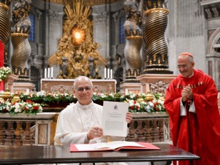 Đức Thánh Cha Lêô XIV công bố Tông thư “Vẽ nên những bản đồ Hy vọng mới” (Ảnh: Truyền thông Vatican)