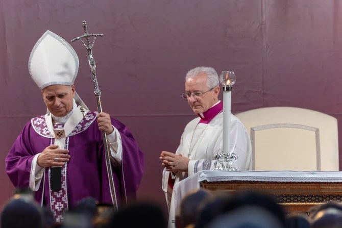 Đức Thánh Cha Lêô XIV cử hành hành Thánh lễ cầu nguyện cho các tín hữu đã qua đời tại Nghĩa trang Verano của Rôma vào ngày 2 tháng 11 năm 2025 (Ảnh: Daniel Ibáñez)