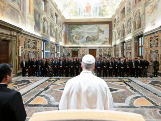 Đức Thánh Cha Lêô XIV tiếp kiến các tham dự viên tham dự Hội thảo về Đạo đức trong Quản lý Y tế (@ Truyền thông Vatican)