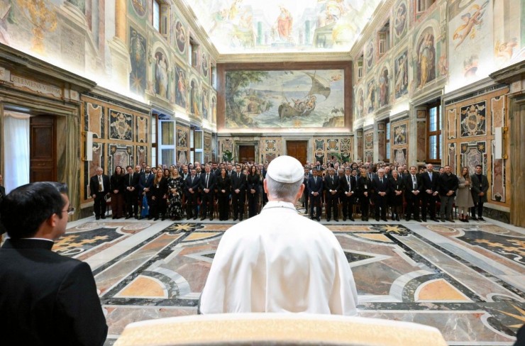 Đức Thánh Cha Lêô XIV tiếp kiến các tham dự viên tham dự Hội thảo về Đạo đức trong Quản lý Y tế (@ Truyền thông Vatican) 