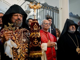 Đức Thượng phụ Sahak II và Đức Thánh Cha Lêô XIV tại Nhà thờ Mẹ Thiên Chúa thuộc Gióa hội Tông truyền Armenia (Ảnh @ Truyền thông Vatican)