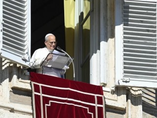 Đức Thánh Cha Lêô XIV biểu trước những người hành hương tại Quảng trường Thánh Phêrô, Vatican vào ngày 9 tháng 11 năm 2025 (Ảnh: Truyền thông Vatican)