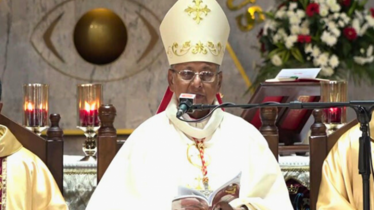 Đức Hồng Y Malcolm Ranjith giảng bài trong Thánh lễ nửa đêm Giáng sinh tại Colombo, Sri Lanka, ngày 24 tháng 12 năm 2025 (Ảnh: RVA)