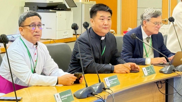 Các diễn giả chính tại cuộc họp ở Hồng Kông bao gồm Đức Hồng y Chow và Tiến sĩ Paolo Ruffini (Ảnh: Vatican News)