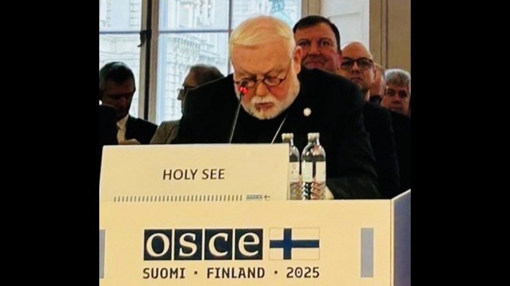 Đức Tổng giám mục Paul Richard Gallagher phát biểu tại OSCE (Ảnh: Vatican News)