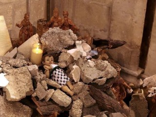 Cảnh Hang đá Chúa Giáng Sinh giữa đống đổ nát ở Gaza