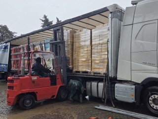 Hàng viên nhân đạo được gửi đến Ukraine (Ảnh: Vatican News)