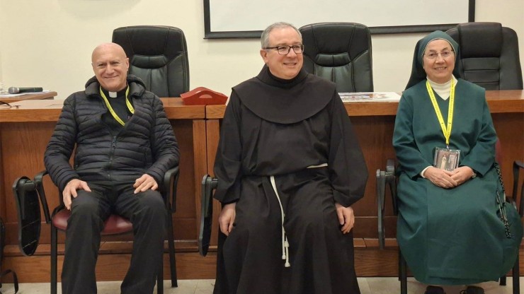 Cha Francesco Ielpo (giữa), Bề trên Dòng Phanxicô tại Thánh Địa (Ảnh: Vatican News)