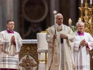 Đức Thánh Cha Lêô XIV cử hành Thánh lễ Đức Mẹ Dâng Chúa Giêsu trong Đền thờ tại Vương cung Thánh đường Thánh Phêrô nhân Ngày Thế giới Đời sống Thánh hiến lần thứ 30, ngày 2 tháng 2 năm 2026 (Ảnh: Daniel Ibáñez/EWTN News / EWTN)