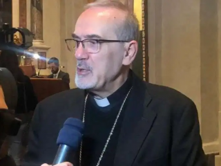 Đức Hồng Y Pierbattista Pizzaballa phát biểu tại sự kiện ở Rôma (Ảnh: Vatican News)