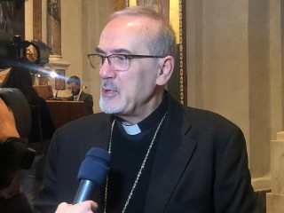 Đức Hồng y Pierbattista Pizzaballa phát biểu tại sự kiện ở Rôma