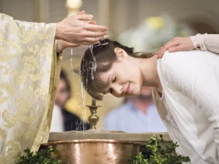 Hơn 500 người trưởng thành đã được rửa tội trở thành tín hữu Công giáo, trong khi hơn 100 người lớn khác gia nhập Giáo hội nhưng chưa được rửa tội (Ảnh: Zenit)