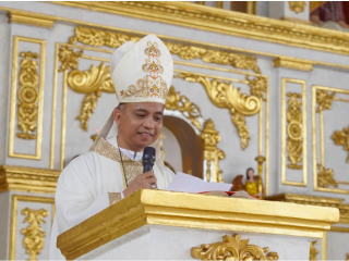 Đức Giám mục Socrates Mesiona, Đại diện Tông Tòa Puerto Princesa tại Philippines, làm phép và cung hiến nhà thờ Giáo xứ Sto. Niño de Sicud ở Candawaga, Rizal, Palawan, vào ngày 3 tháng 2 năm 2026 (Ảnh: Đại diện Tông Tòa Puerto Princesa)