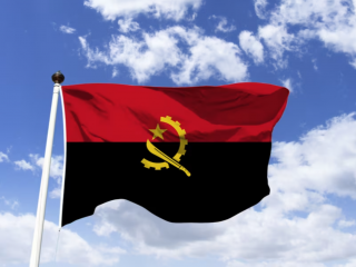Quốc kỳ Angola  (Ảnh: Box Lab/ Shutterstock)