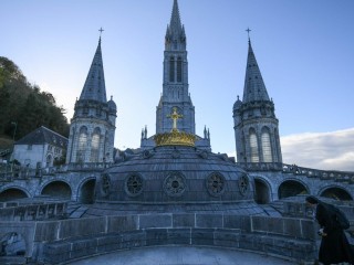 Đền thánh Đức Mẹ Lộ Đức  (Ảnh: AFP)