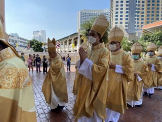 Các Giám mục từ khắp châu Á chuẩn bị cho Thánh lễ bế mạc Đại hội đồng Liên Hội đồng Giám mục Á Châu tại Bangkok, Thái Lan, ngày 30 tháng 10 năm 2022 (Ảnh: Joe Torres - LiCAS News)