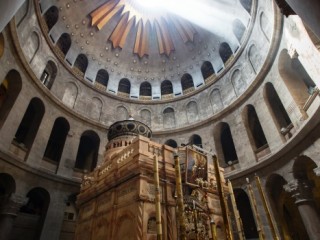 Nhà thờ Mộ Thánh tại Giêrusalem là nơi các tín hữu Kitô giáo tin rằng Chúa Giêsu Kitô đã chịu đóng đinh và phục sinh (Ảnh: Pavel Cheskidov / Shutterstock)