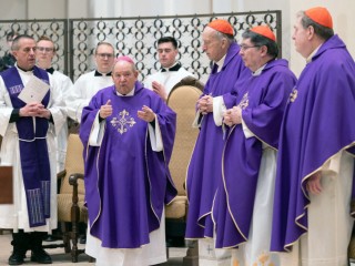 Từ trái sang: Đức Tổng Giám mục Bernard Hebda, Đức Hồng y Robert McElroy Địa phận Washington, DC, Đức Tổng Giám mục Christophe Pierre, Sứ thần Tòa Thánh tại Hoa Kỳ, và Đức Hồng y Joseph Tobin Địa phận Newark, New Jersey (Ảnh từ trang Facebook của The Catholic Spirit)