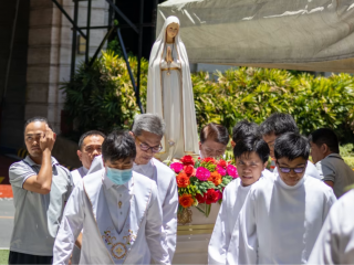 Tượng Đức Mẹ Fatima Thánh du tại thành phố Eastwood, Philippines (Ảnh do Giáo xứ Thánh Gioan Phaolô II, thành phố Eastwood cung cấp)