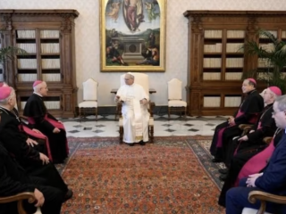 Đức Thánh Cha Lêô XIV gặp gỡ các thành viên của COMECE tại Vatican (Ảnh: Truyền thông Vatican)