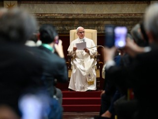 Đức Thánh Cha Lêô XIV gặp gỡ các thành viên của Quỹ Centesimus Annus Pro Pontifice  (Ảnh: Truyền thông Vatican)
