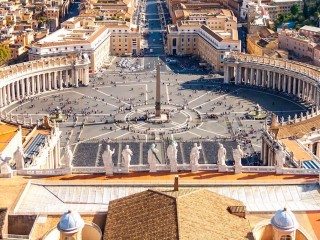 shutterstock_1671774736_View_from_St_Peters_Basilica_3000x1000