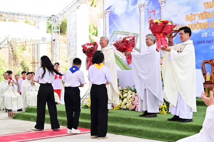 Lễ Đặt Viên Đá