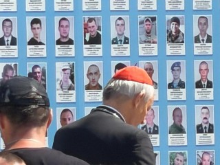 Đức Hồng Y Zuppi tại Kyiv (Ảnh: Vatican News)