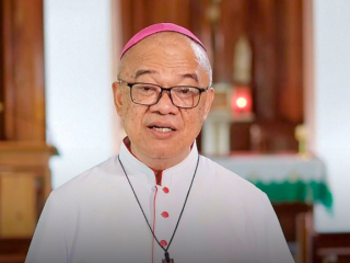“Năng lượng sạch phải bảo vệ cộng đồng và công trình sáng tạo", Đức Giám mục Gerardo Alminaza, Chủ tịch Caritas Philippines, phát biểu; nhấn mạnh rằng quá trình chuyển đổi từ nhiên liệu hóa thạch không thể được thực hiện bằng cách đánh đổi sinh kế của người dân địa phương (Ảnh: RVA)