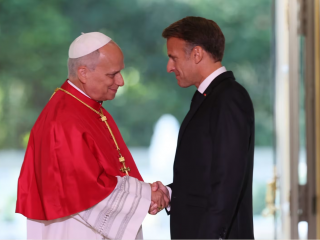Đức Thánh Cha Lêô XIV và Tổng thống Pháp Emmanuel Macron tại Điện Élysée ở Paris vào ngày 25 tháng 9 năm 2026 (Ảnh: Daniel Ibáñez/EWTN News/Vatican Pool)