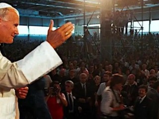 Thánh Giáo hoàng Gioan Phaolô II tại Hội nghị Rimini năm 1982 (Ảnh: Vatican News)