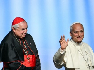 Đức Hồng y Aveline và Đức Thánh Cha Lêô XIV trong chuyến Tông du Pháp (Ảnh: Vatican News)