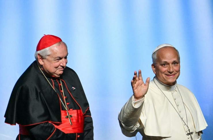 Đức Hồng y Aveline và Đức Thánh Cha Lêô XIV trong chuyến Tông du Pháp (Ảnh: Vatican News)
