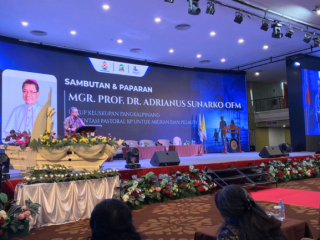 Đức Giám mục Adrianus Sunarko, OFM, phát biểu tham luận chính tại hội thảo về chủ đề “Thúc đẩy di cư an toàn và trật tự” ở Batam, Indonesia, vào ngày 20 tháng 9 năm 2026, nhân dịp Ngày Thế giới về Người Di cư và Người Tị nạn năm 2026 (Ảnh: RVA)