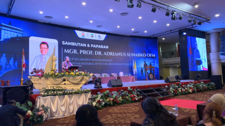 Đức Giám mục Adrianus Sunarko, OFM, phát biểu tham luận chính tại hội thảo về chủ đề “Thúc đẩy di cư an toàn và trật tự” ở Batam, Indonesia, vào ngày 20 tháng 9 năm 2026, nhân dịp Ngày Thế giới về Người Di cư và Người Tị nạn năm 2026 (Ảnh: RVA)