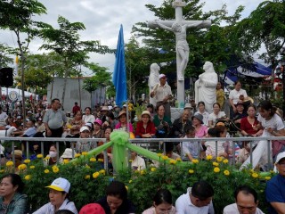 Các tín hữu  Công giáo Việt Nam tham dự Thánh lễ tuyên phong Chân Phước cho Linh mục Phanxicô Xaviê Trương Bửu Diệp vào ngày 2 tháng 7 năm 2026 (Ảnh: AFP)