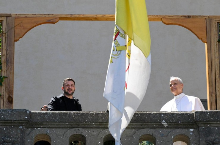 Đức Thánh Cha Lêô XIV và Tổng thống Zelensky trong một buổi tiếp kiến ​​tại Castel Gandolfo, tháng 7 năm 2025 (Ảnh: Truyền thông Vatican)