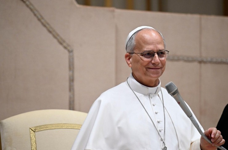 Đức Thánh Cha Lêô XIV gặp gỡ các thành viên của 'Circolo di San Pietro' (Hội Bác Ái Thánh Phêrô) vào sáng hôm thứ Hai (Ảnh: Truyền thông Vatican)