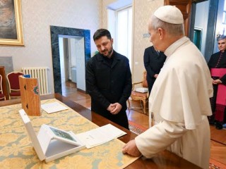 Đức Thánh Cha Lêô XIV tiếp đón Tổng thống Ukraine Volodymyr Zelensky tại Castel Gandolfo vào ngày 9 tháng 12 năm 2025 (Ảnh: Truyền thông Vatican)